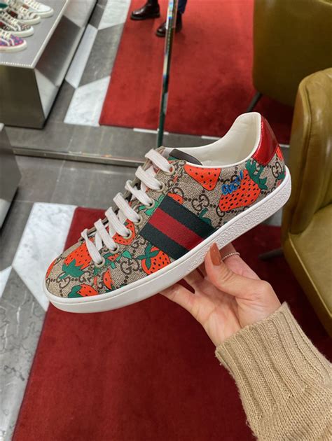 why are gucci so expensive|where are gucci shoes made.